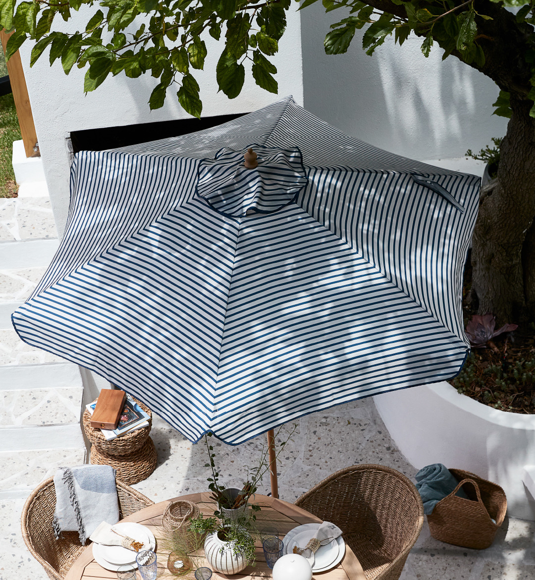 Sonnenschirm auf einer Terrasse 